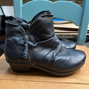 Abeo Black Leather Ankle Booties with Zipper